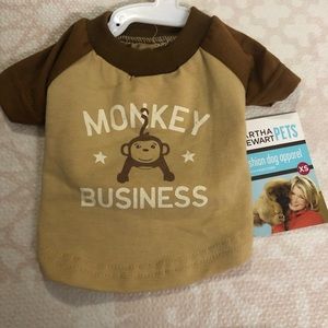 Martha Stewart pets shirt